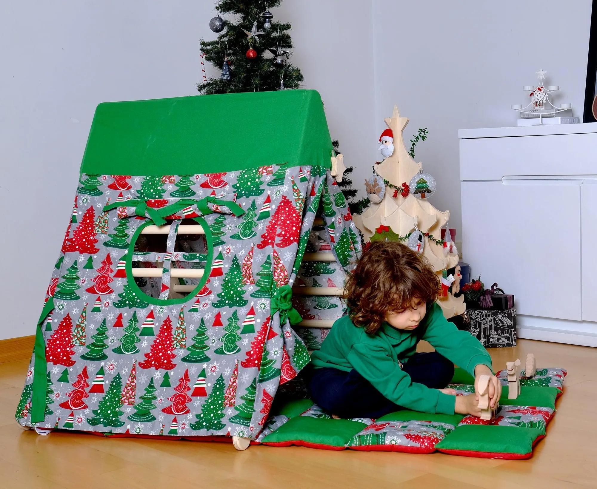 Climbing Triangle With Christmas Tent Cover, Mat, Ramp