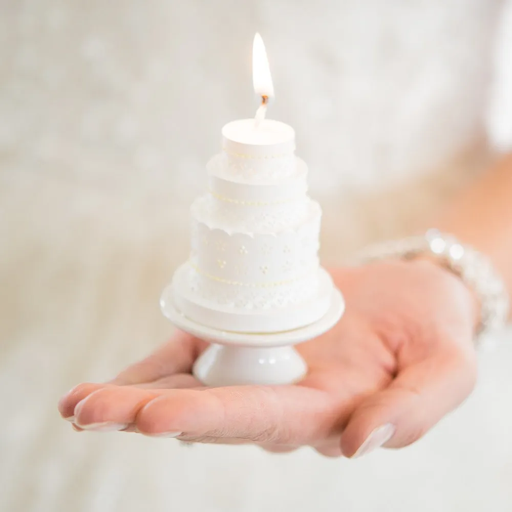 ELEGANT LACE WEDDING CAKE CANDLE